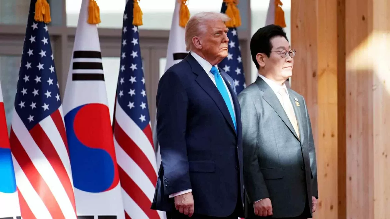 Trong 25 tiếng công du Hàn Quốc, Tổng thống Mỹ Donald Trump đã làm những gì?