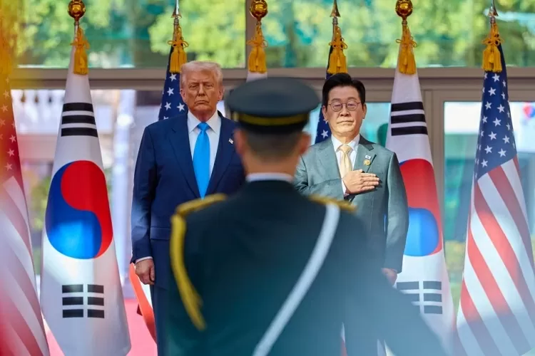 Trong 25 tiếng công du Hàn Quốc, Tổng thống Mỹ Donald Trump đã tham gia hoạt động gì?