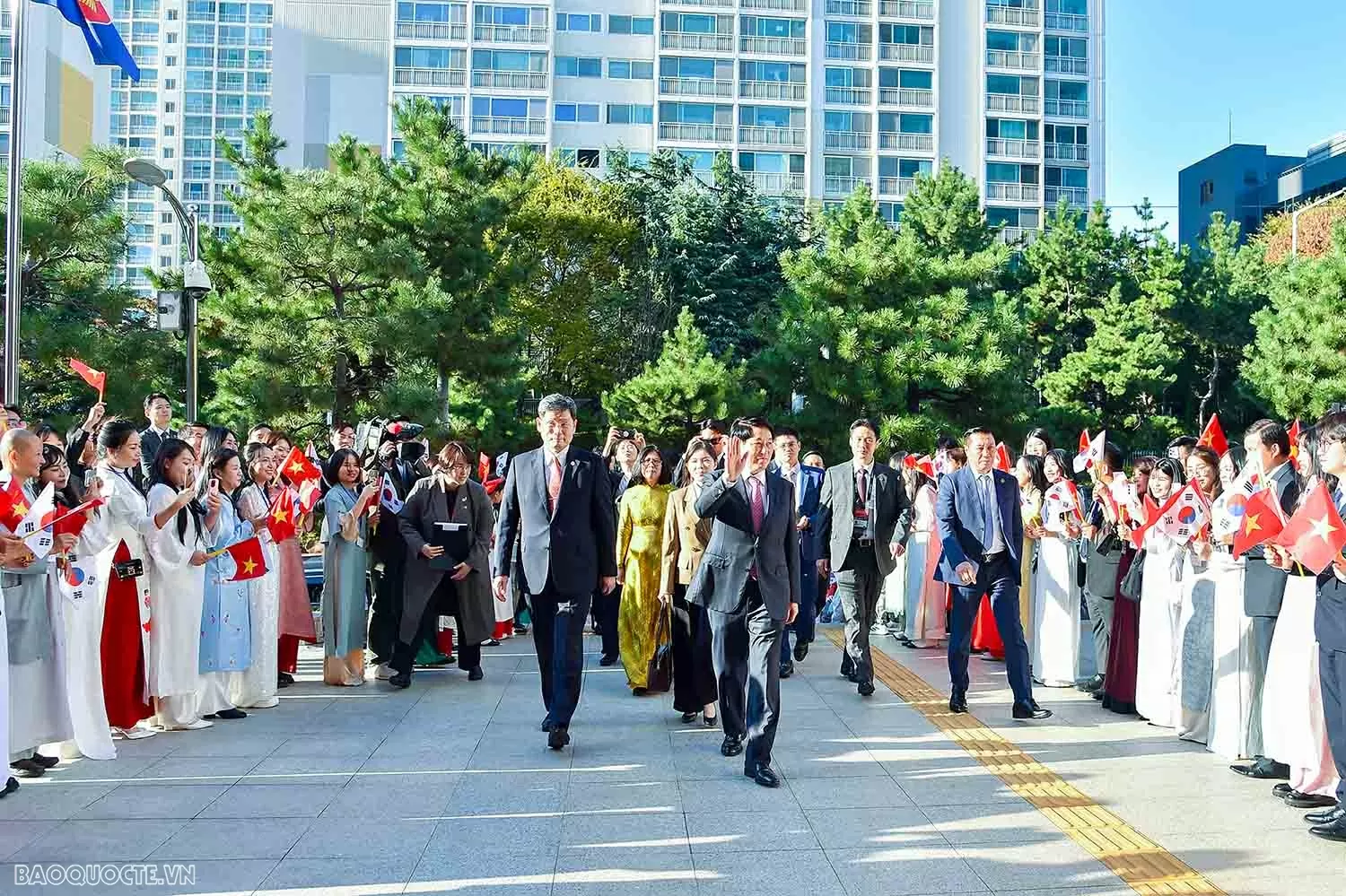 Chủ tịch nước Lương Cường gặp mặt cộng đồng người Việt Nam tại Đông Nam Hàn Quốc