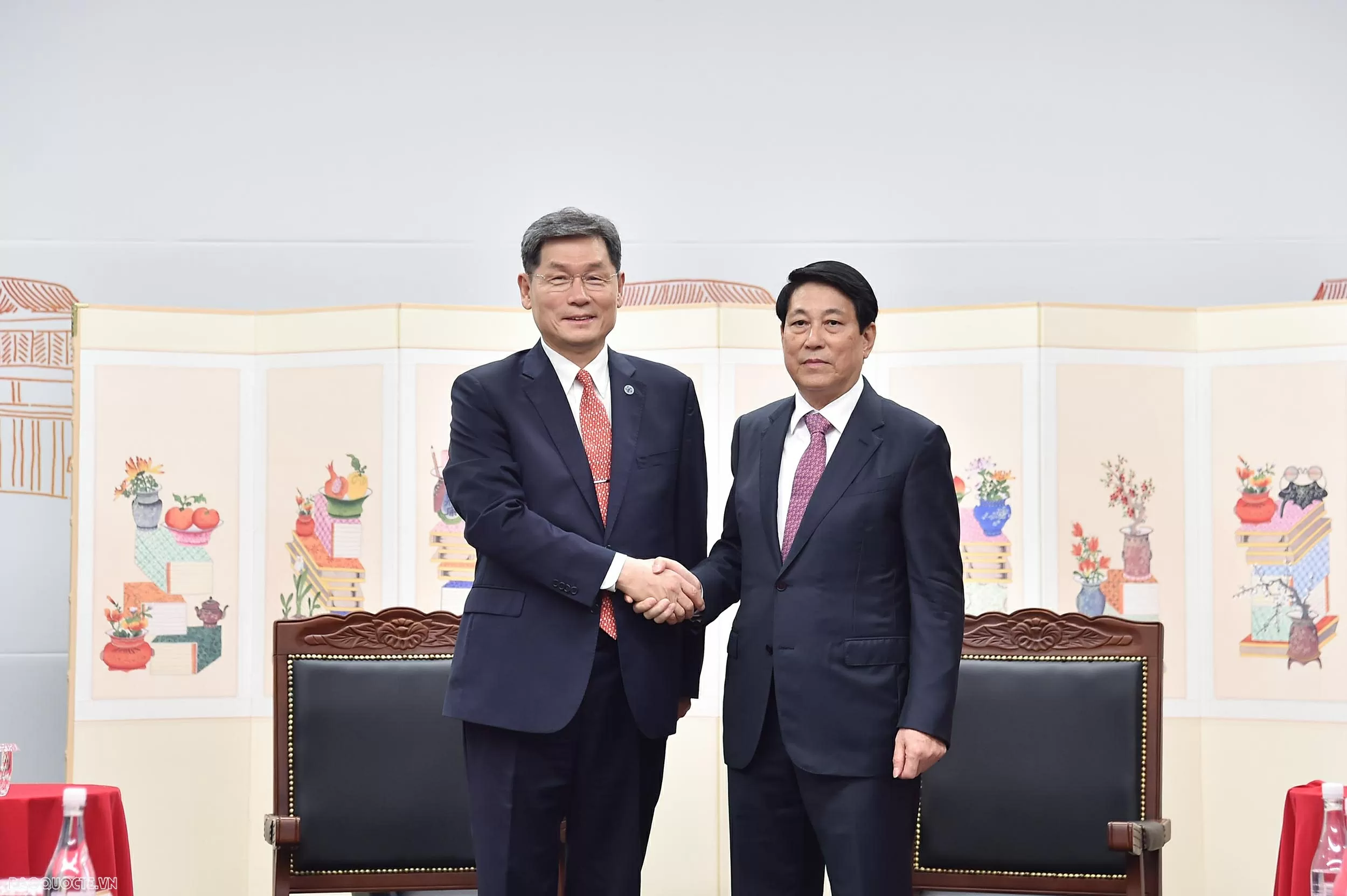 Chủ tịch nước Lương Cường tiếp Chủ tịch Quỹ Giao lưu Quốc tế Hàn Quốc, chứng kiến trao văn kiện hợp tác văn hóa Chủ tịch nước Lương Cường tiếp Chủ tịch Quỹ Giao lưu Quốc tế Hàn Quốc, chứng kiến trao văn kiện hợp tác văn hóa