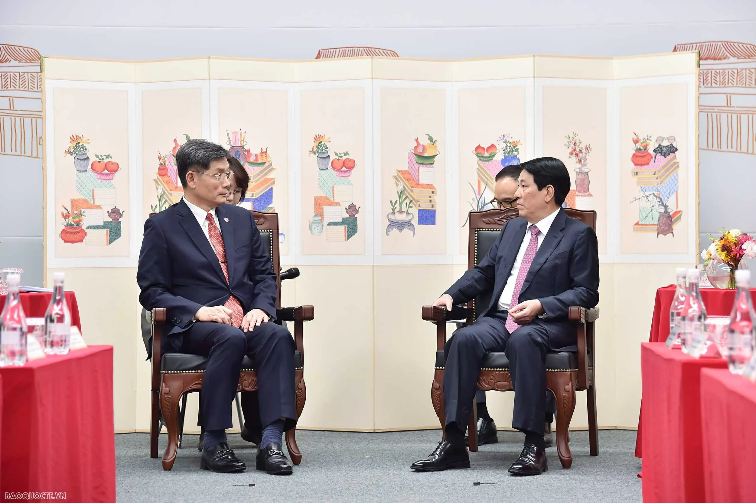 Chủ tịch nước Lương Cường tiếp Chủ tịch Quỹ Giao lưu Quốc tế Hàn Quốc, chứng kiến trao văn kiện hợp tác văn hóa Chủ tịch nước Lương Cường tiếp Chủ tịch Quỹ Giao lưu Quốc tế Hàn Quốc, chứng kiến trao văn kiện hợp tác văn hóa