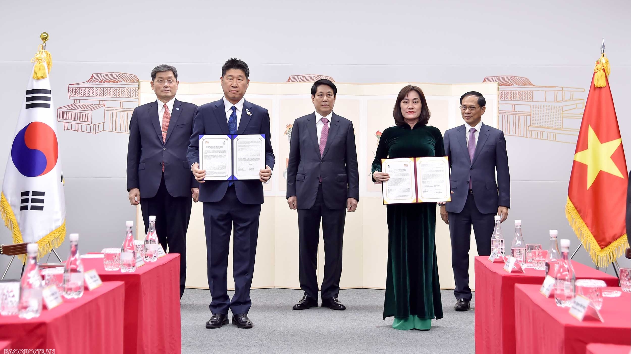 Chủ tịch nước Lương Cường tiếp Chủ tịch Quỹ Giao lưu Quốc tế Hàn Quốc, chứng kiến trao văn kiện hợp tác văn hóa