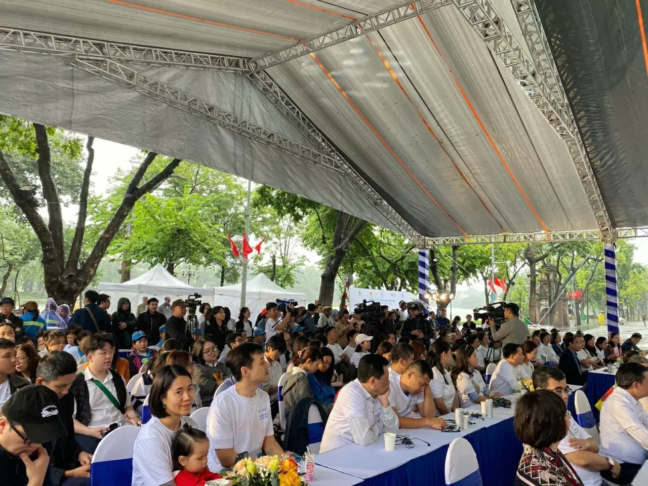 Không khí sạch cho bầu trời xanh: Chung tay hành động vì tương lai Không khí sạch cho bầu trời xanh: Chung tay hành động vì tương lai