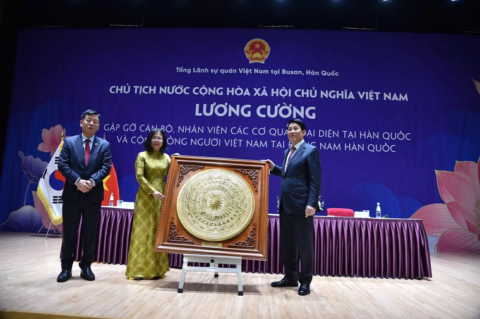 Chủ tịch nước Lương Cường gặp mặt cộng đồng người Việt Nam tại Đông Nam Hàn Quốc