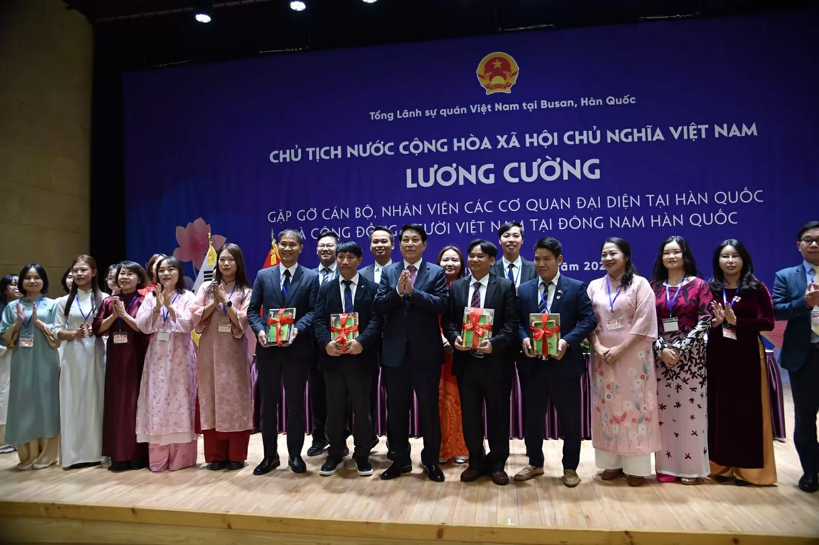 Chuyến công tác của Chủ tịch nước tại APEC 2025: Chuyển tải thông điệp về tầm nhìn, định hướng và quyết tâm đổi mới, sáng tạo của Việt Nam Chuyến công tác của Chủ tịch nước tại APEC 2025: Chuyển tải thông điệp về tầm nhìn, định hướng và quyết tâm đổi mới, sáng tạo của Việt Nam