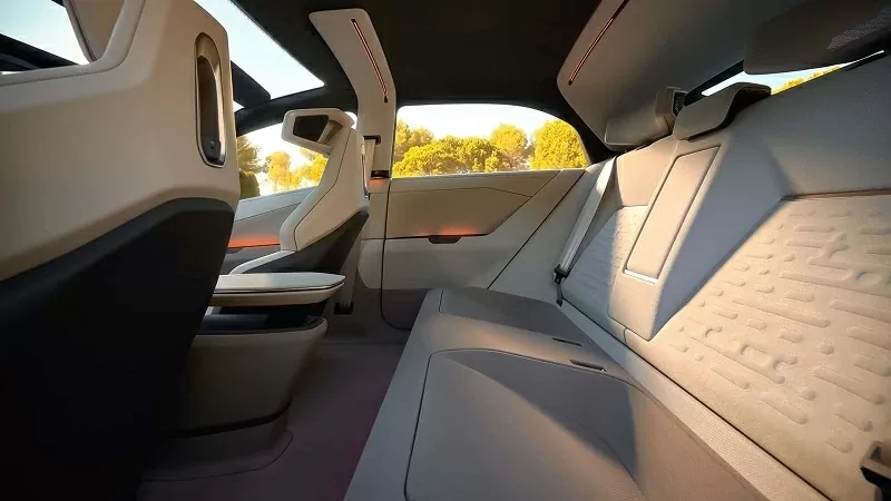 Hàng ghế sau của Toyota Corolla Concept. Hàng ghế sau của Toyota Corolla Concept.