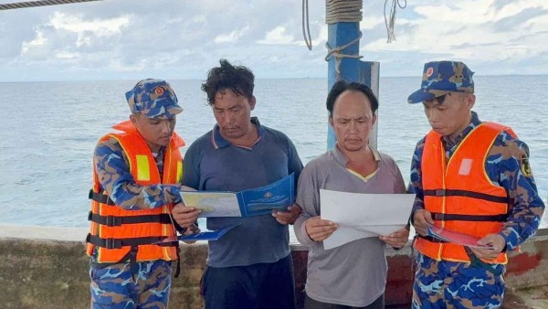 Vùng 5 Hải quân tăng cường chống khai thác IUU