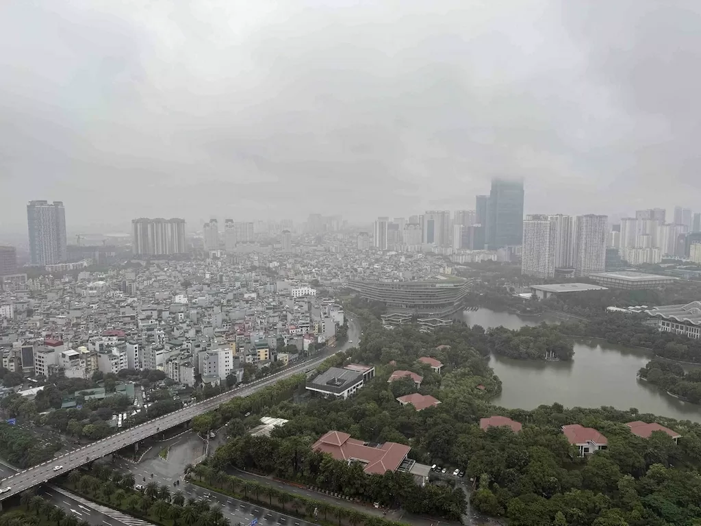 Thời tiết ngày 2/11: Trưa và chiều không khí lạnh tăng cường, ảnh hưởng Đông Bắc Bộ; tiếp tục mưa trên diện rộng