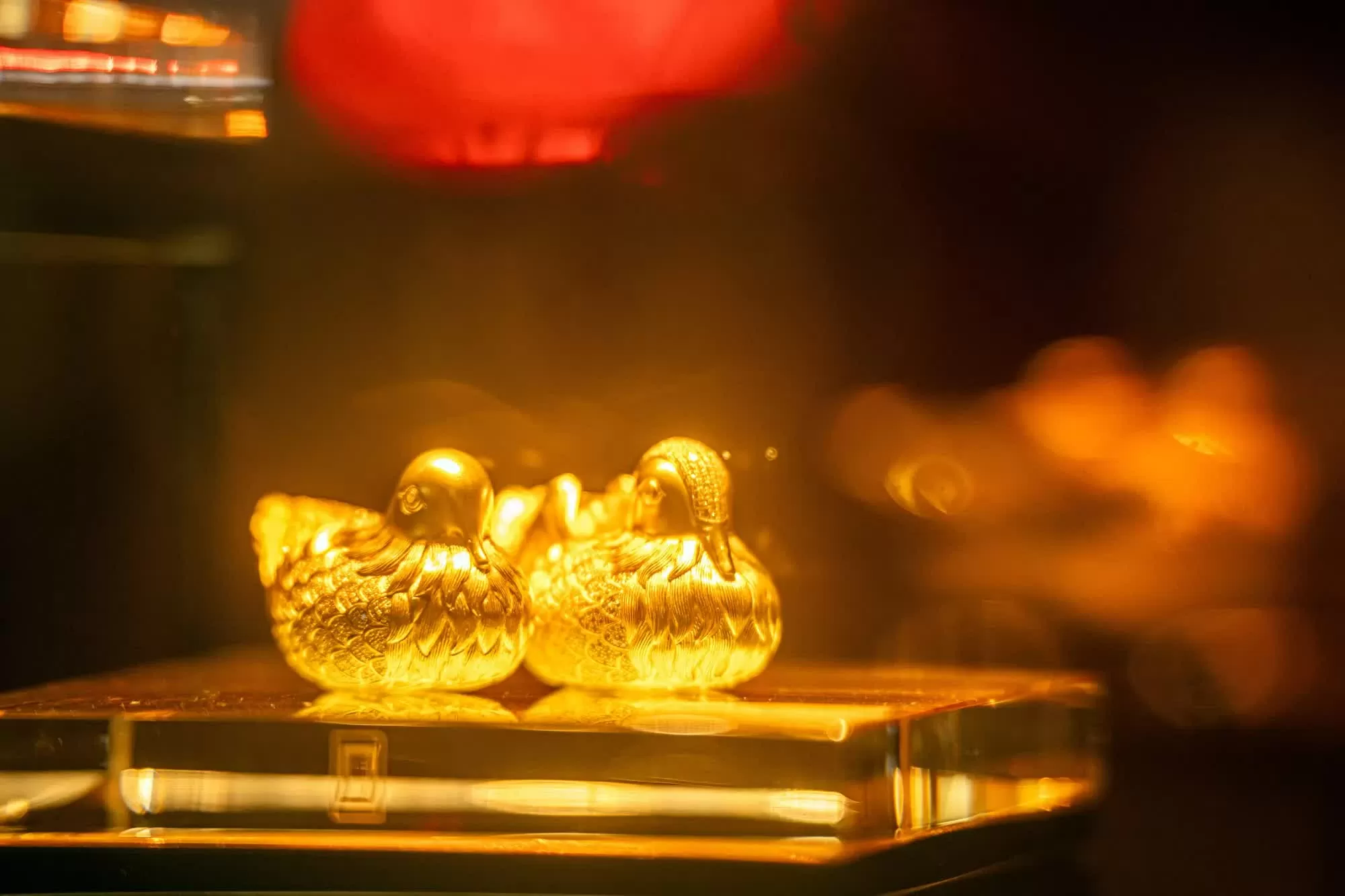 Tượng vàng được trưng bày tại cửa hàng Laopu Gold Co. trên đường Canton ở khu Tsim Sha Tsui của Hồng Kông, ngày 4 tháng 6 năm 2025. (Nguồn: Bloomberg)