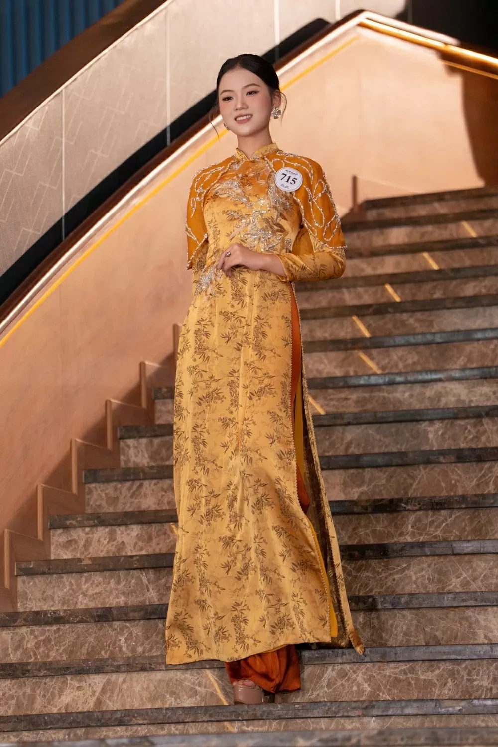 Nữ sinh Học viện Ngoại giao và quyết định không đứng sau bức tường an toàn tại Hoa hậu Sinh viên Việt Nam 2025