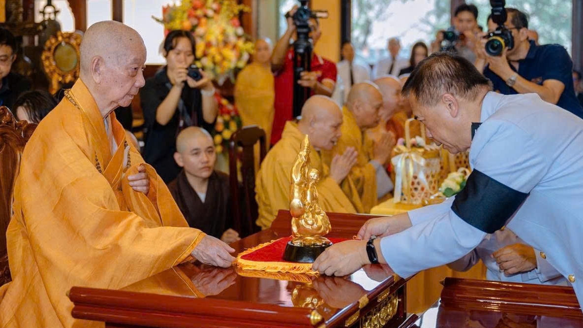 Lễ dâng y Kathina Hoàng gia Thái Lan tại Việt Nam Quốc Tự