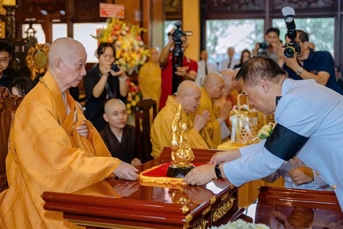 Lễ dâng y Kathina Hoàng gia Thái Lan tại Việt Nam Quốc Tự