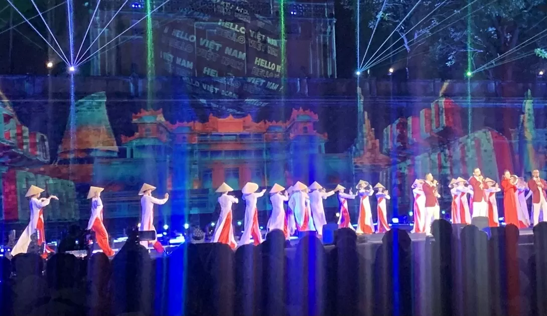 Biến văn hoá thành sức mạnh và động lực phát triển Biến văn hoá thành sức mạnh và động lực phát triển