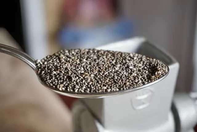 Bốn nhóm người nên tránh hoặc đặc cẩn trọng khi tiêu thụ hạt chia