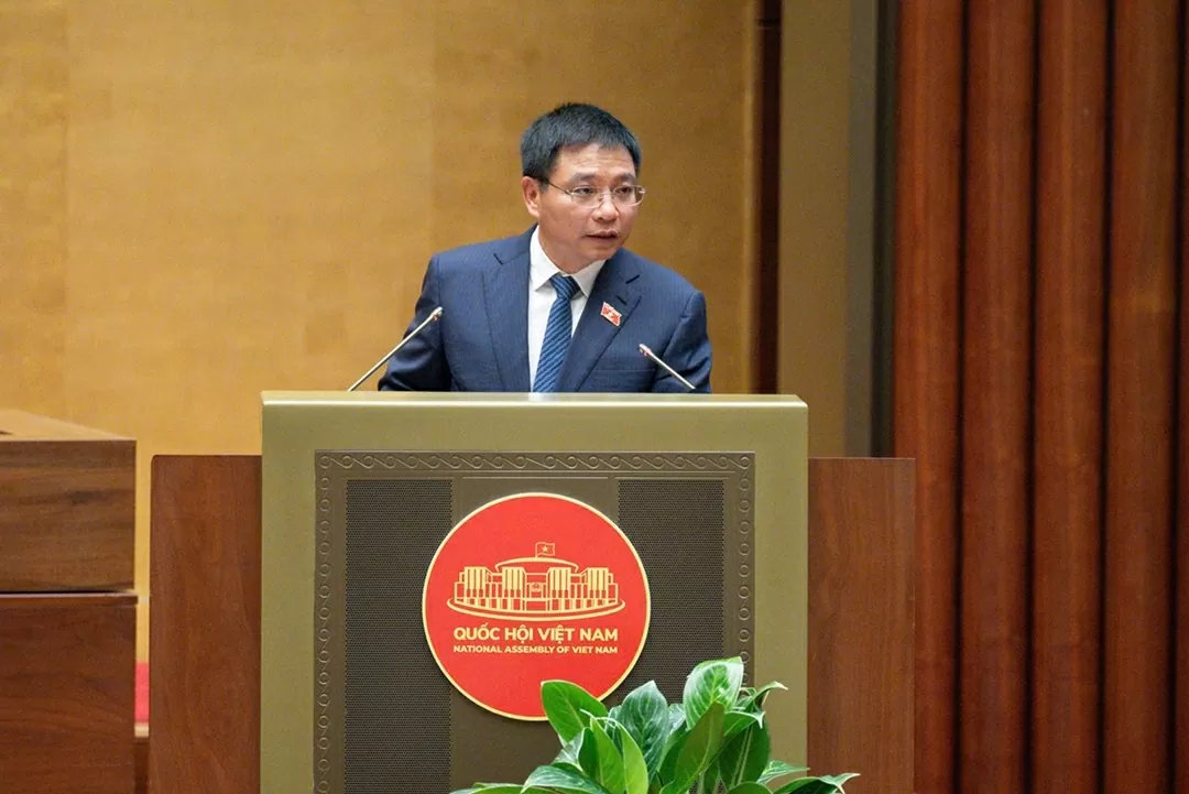 Bộ trưởng Bộ Tài chính Nguyễn Văn Thắng trình bày Tờ trình. (Nguồn: Quốc hội)