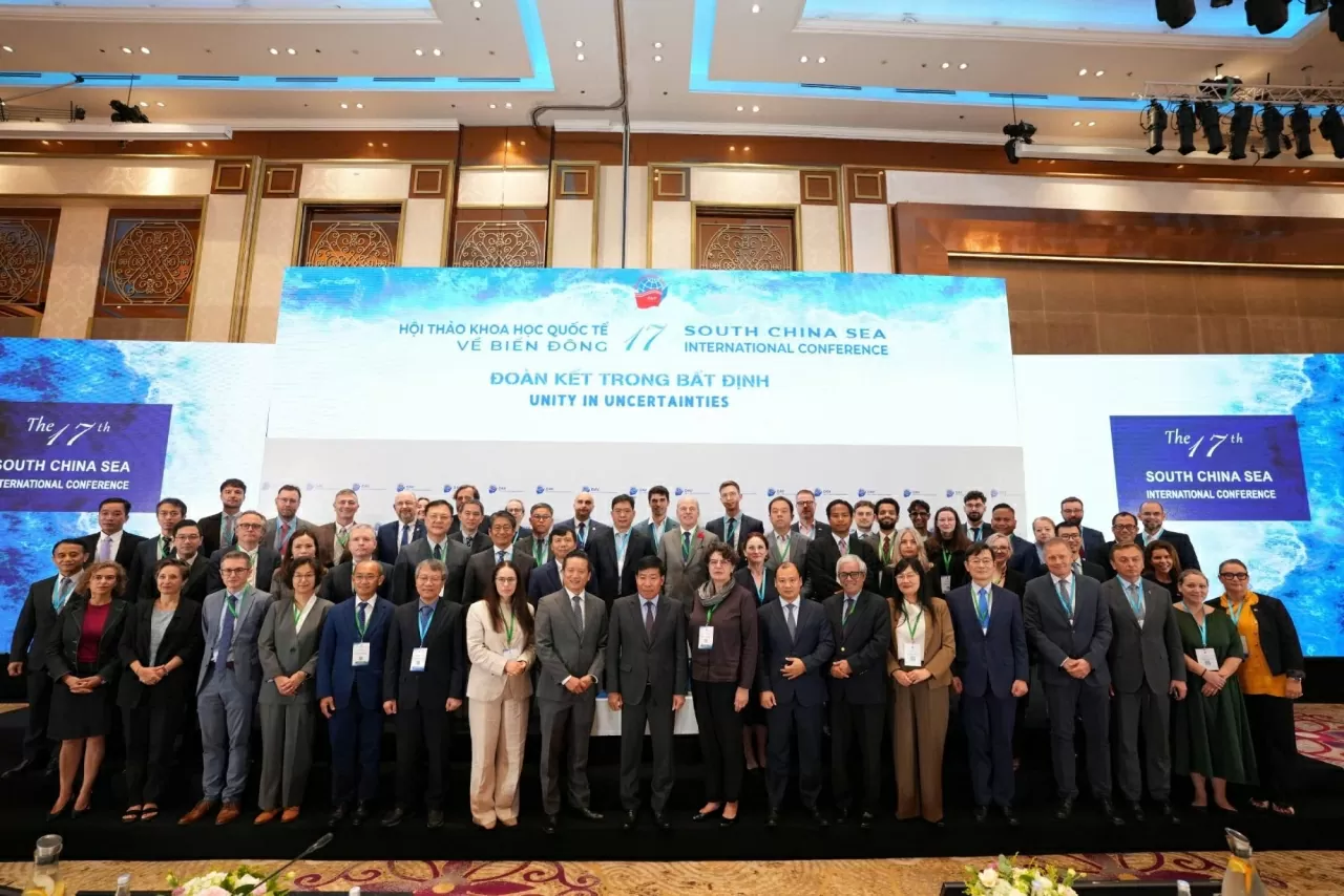 Các đại biểu chụp ảnh lưu niệm. (Nguồn: Học viện Ngoại giao) Các đại biểu chụp ảnh lưu niệm. (Nguồn: Học viện Ngoại giao)