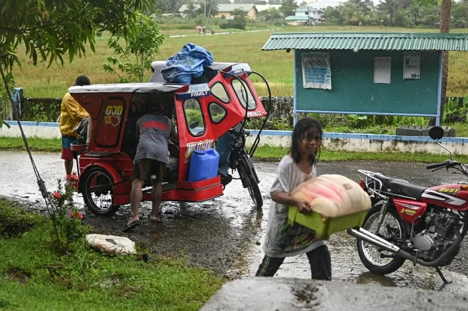 Philippines sơ tán nghìn người dân tại các tỉnh ven biển trước khi bão Kalmaegi đổ bộ