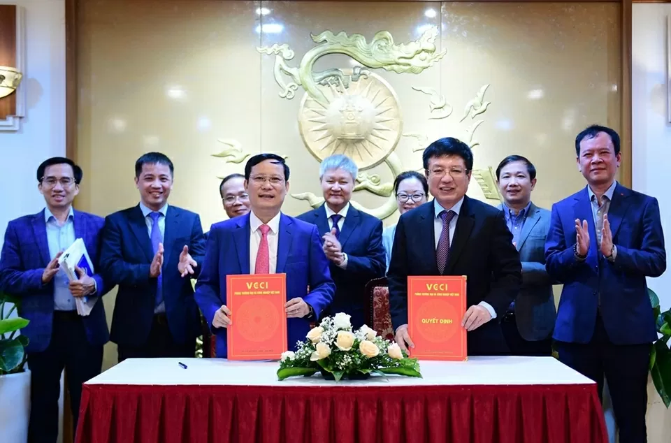 Ông Hồ Sỹ Hùng giữ chức Chủ tịch VCCI Ông Hồ Sỹ Hùng giữ chức Chủ tịch VCCI