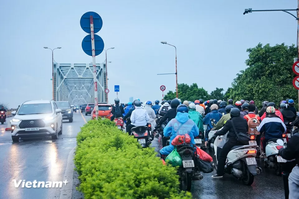 Cầu Chương Dương gồng gánh lượng lớn phương tiện khi cấm đường cầu Long Biên