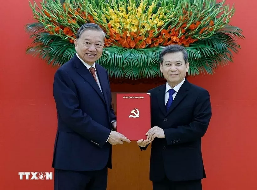 Đồng chí Trịnh Văn Quyết nhận công tác Trưởng Ban Tuyên giáo và Dân vận Trung ương Đồng chí Trịnh Văn Quyết nhận công tác Trưởng Ban Tuyên giáo và Dân vận Trung ương