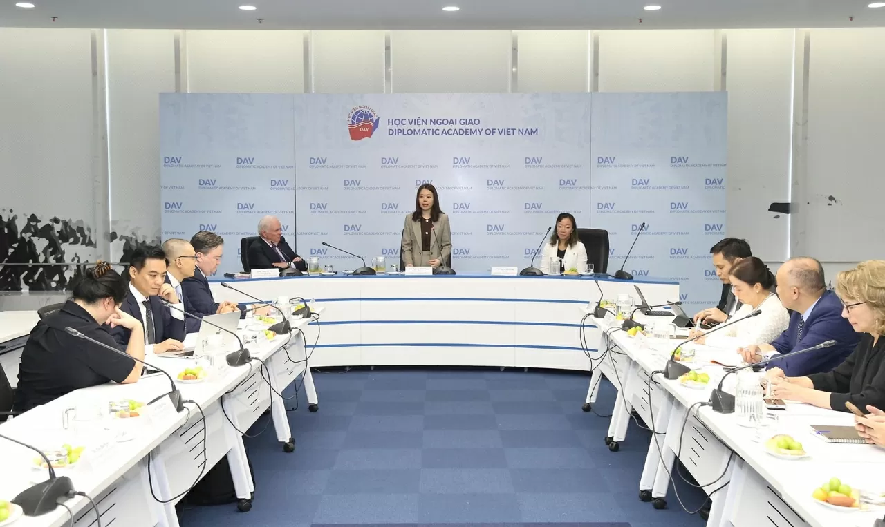 Toàn cảnh buổi đối thoại. (Ảnh: Thành Long)