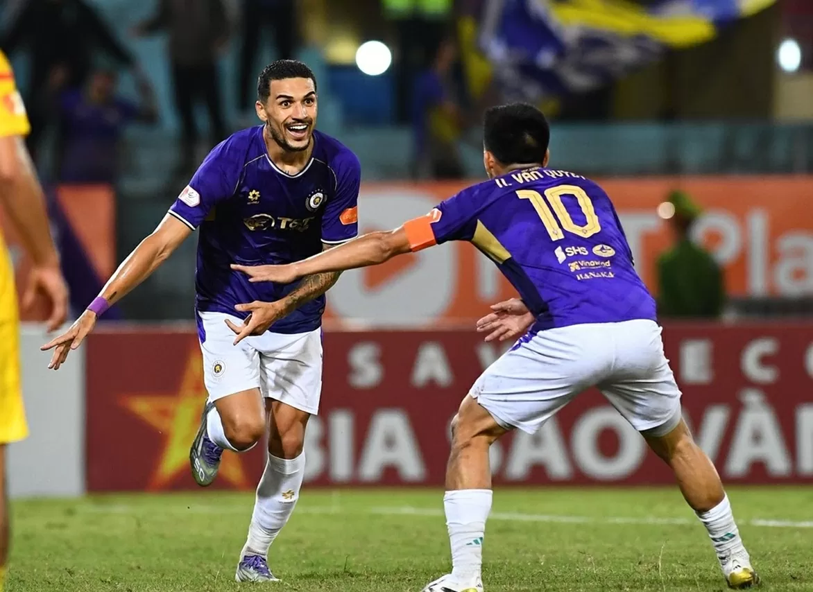 CLB Hà Nội 4-0 PVF-CAND: Hoàng Hên phô diễn đẳng cấp