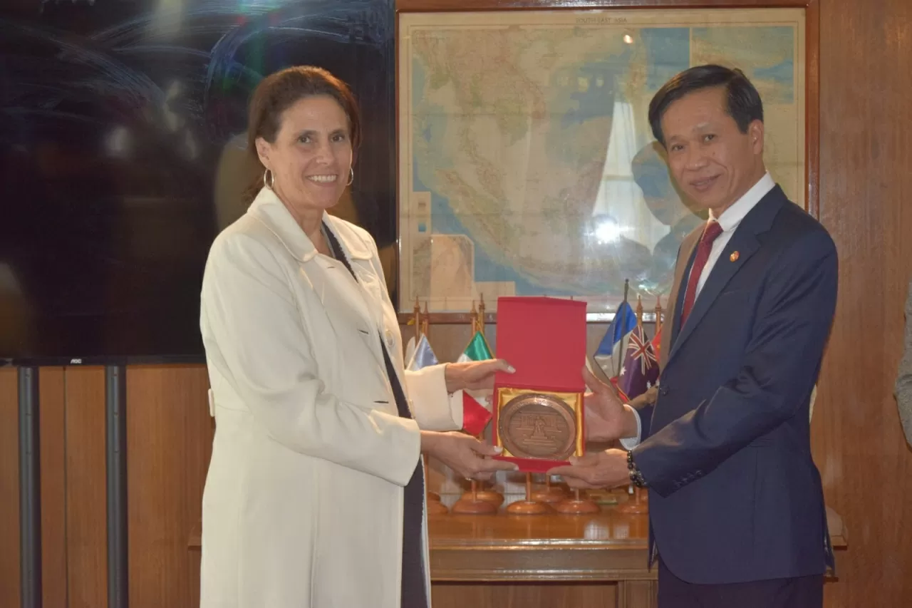 Đại sứ quán Việt Nam đồng hành cùng đoàn Học viện Chính trị quốc gia Hồ Chí Minh thăm và làm việc tại Chile