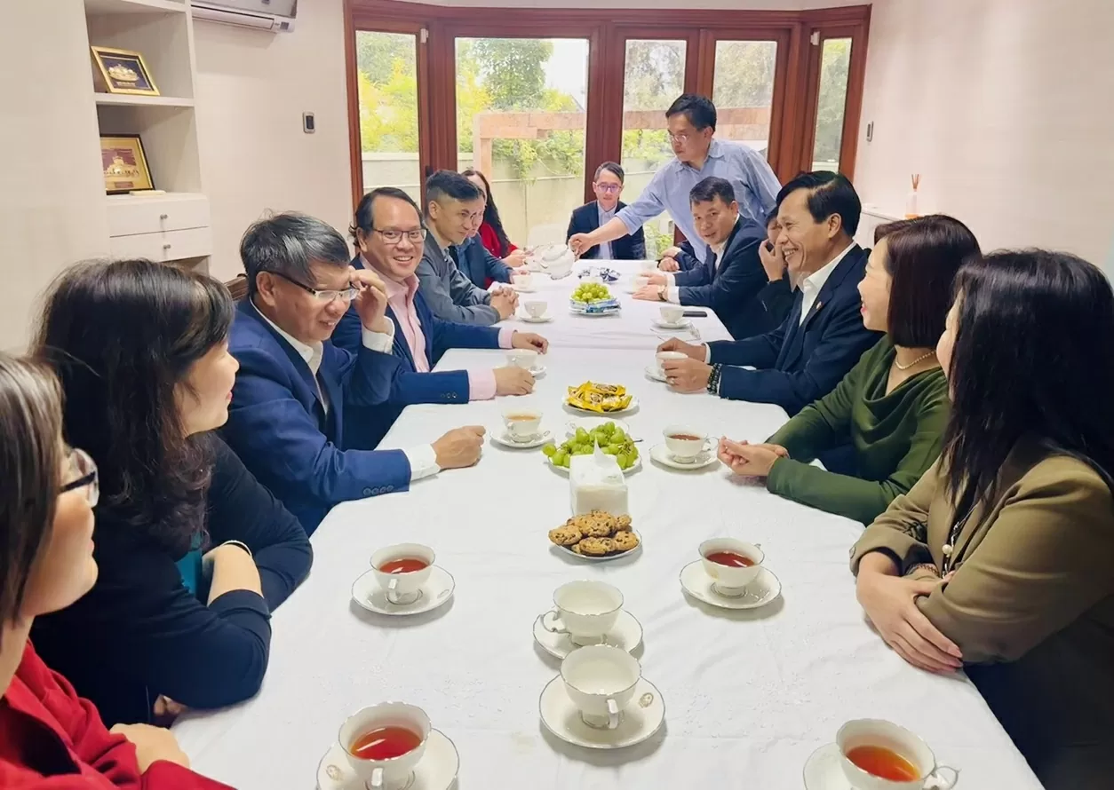 Đại sứ quán Việt Nam đồng hành cùng đoàn Học viện Chính trị quốc gia Hồ Chí Minh thăm và làm việc tại Chile