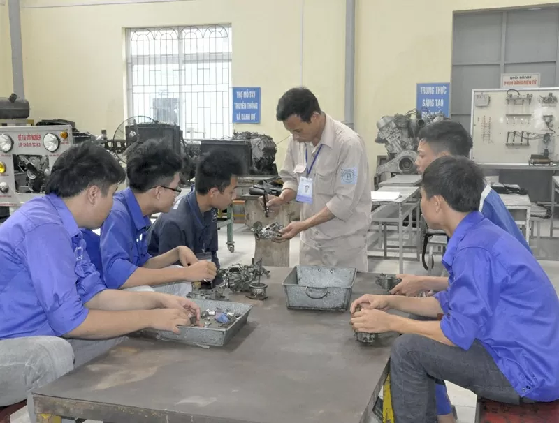Đào tạo nghề sửa chữa cơ khí tại phân hiệu Cẩm Phả của Trường Cao đẳng Than - Khoáng sản Việt Nam. (Nguồn: BQN)