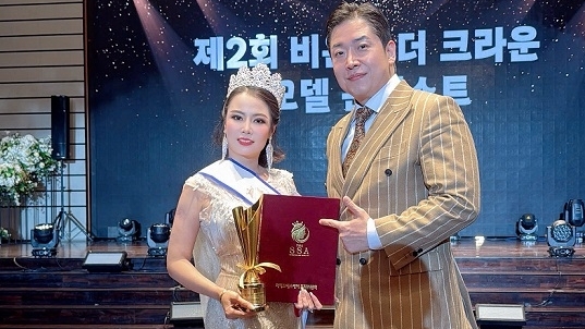 Lê Thị Thúy Vân đăng quang Hoa hậu Doanh nhân Di sản quốc tế 2025