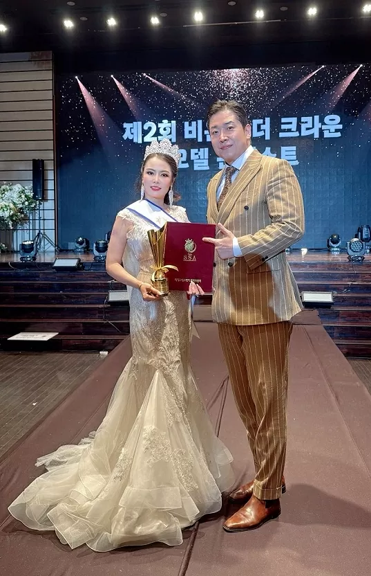 Lê Thị Thúy Vân đăng quang Hoa hậu Doanh nhân Di sản quốc tế 2025 Lê Thị Thúy Vân đăng quang Hoa hậu Doanh nhân Di sản quốc tế 2025