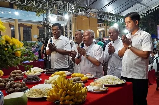 Lễ hội Óoc Om Bóc-Đua ghe Ngo TP. Cần Thơ: Hành trình nối dài giá trị văn hóa truyền thống Khmer Lễ hội Óoc Om Bóc-Đua ghe Ngo TP. Cần Thơ: Hành trình nối dài giá trị văn hóa truyền thống Khmer