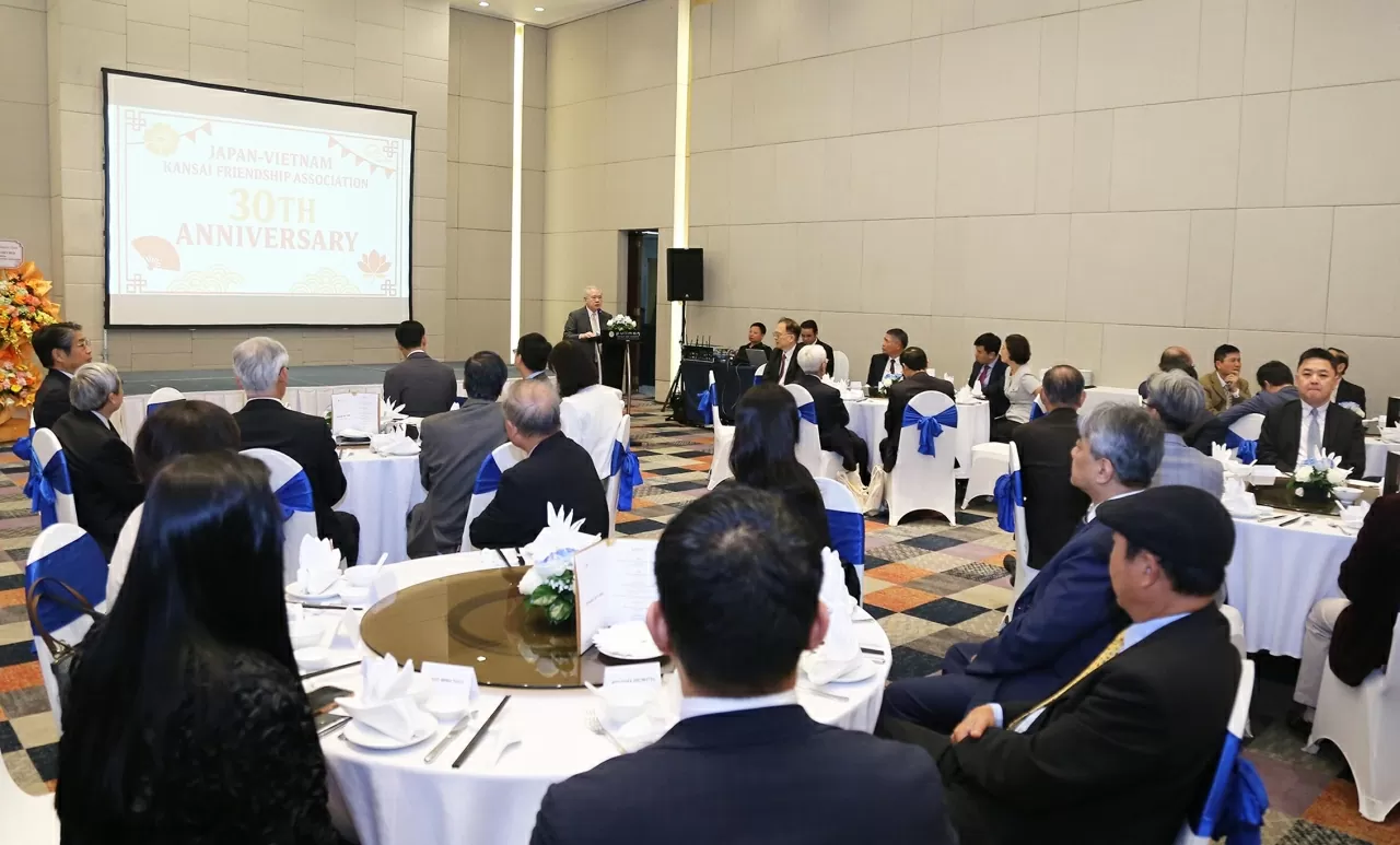 Toàn cảnh Tiệc chiêu đãi kỷ niệm 30 năm thành lập Hội hữu nghị Nhật – Việt khu vực Kansai. (Ảnh: Thành Long)