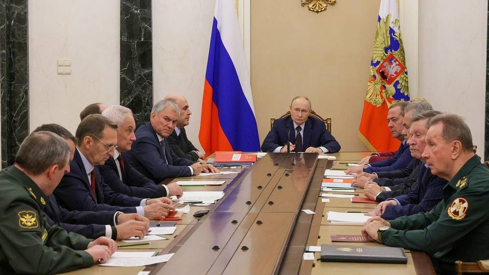 tong thong nga ra lenh xem xet kha nang thu nghiem vu khi hat nhan ong trump bong gio ve mot ke hoach voi moscow va bac kinh