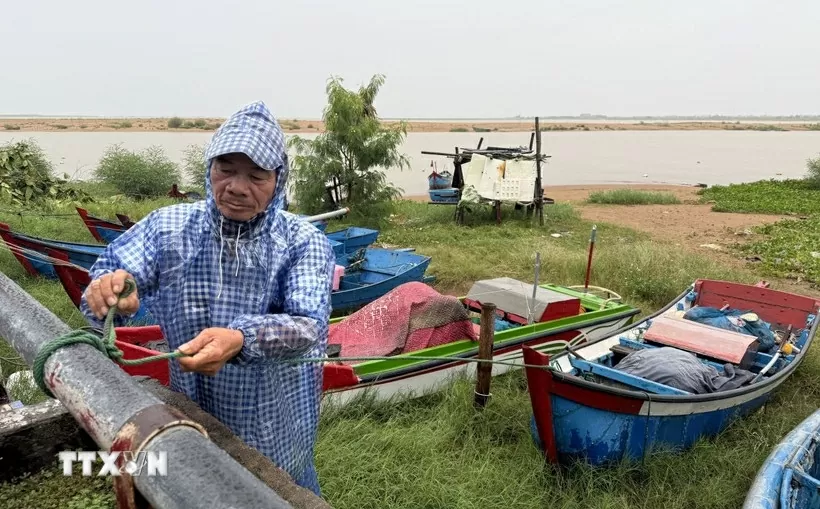 Công điện của Thủ tướng Phạm Minh Chính về các biện pháp khẩn cấp ứng phó bão số 13 và mưa lũ