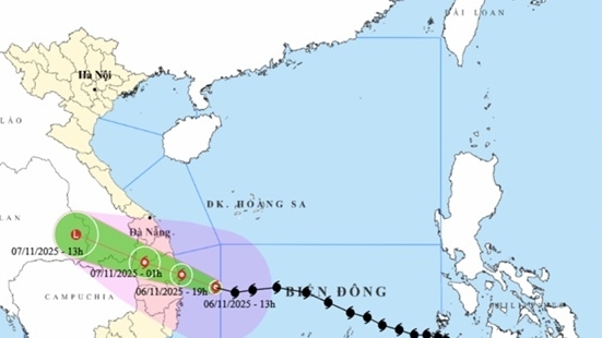 Công điện của Thủ tướng Phạm Minh Chính về các biện pháp khẩn cấp ứng phó bão số 13 và mưa lũ