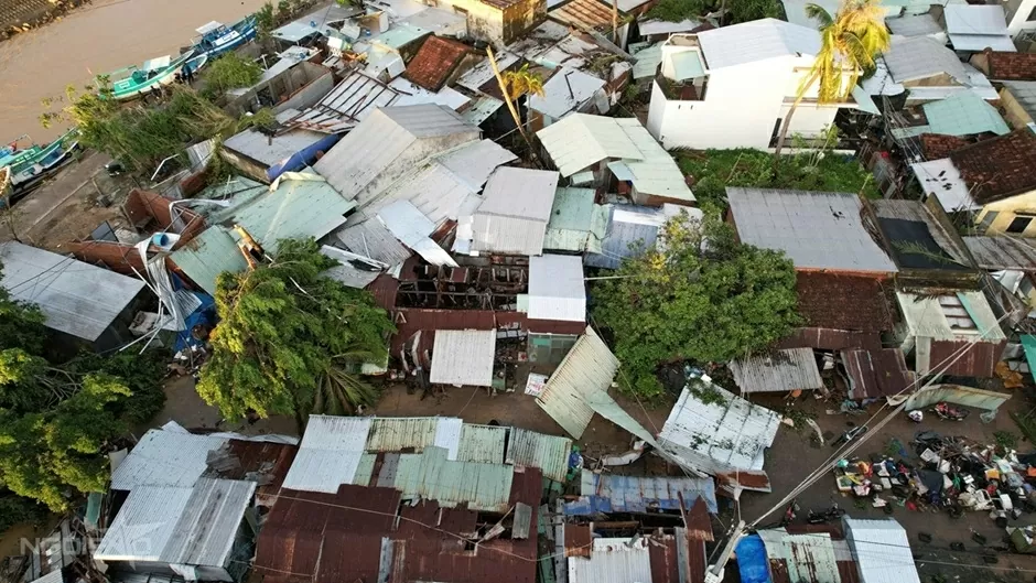 Gia Lai: Nhà cửa, đường phố tan hoang sau 5 giờ bão Kalmaegi quần thảo Gia Lai: Nhà cửa, đường phố tan hoang sau 5 giờ bão Kalmaegi quần thảo