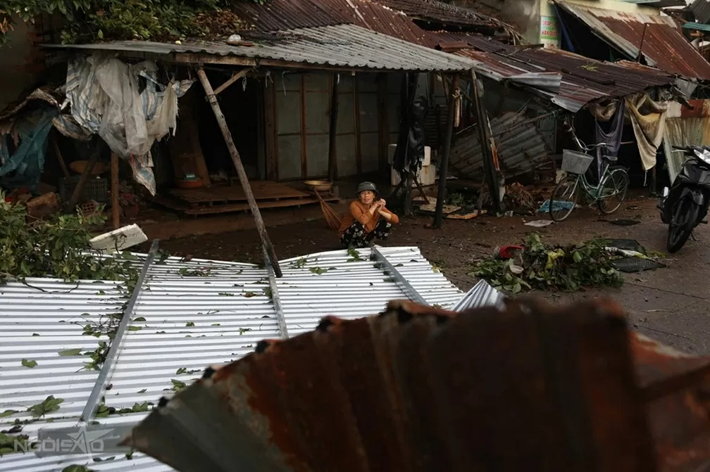 Gia Lai: Nhà cửa, đường phố tan hoang sau 5 giờ bão Kalmaegi quần thảo Gia Lai: Nhà cửa, đường phố tan hoang sau 5 giờ bão Kalmaegi quần thảo