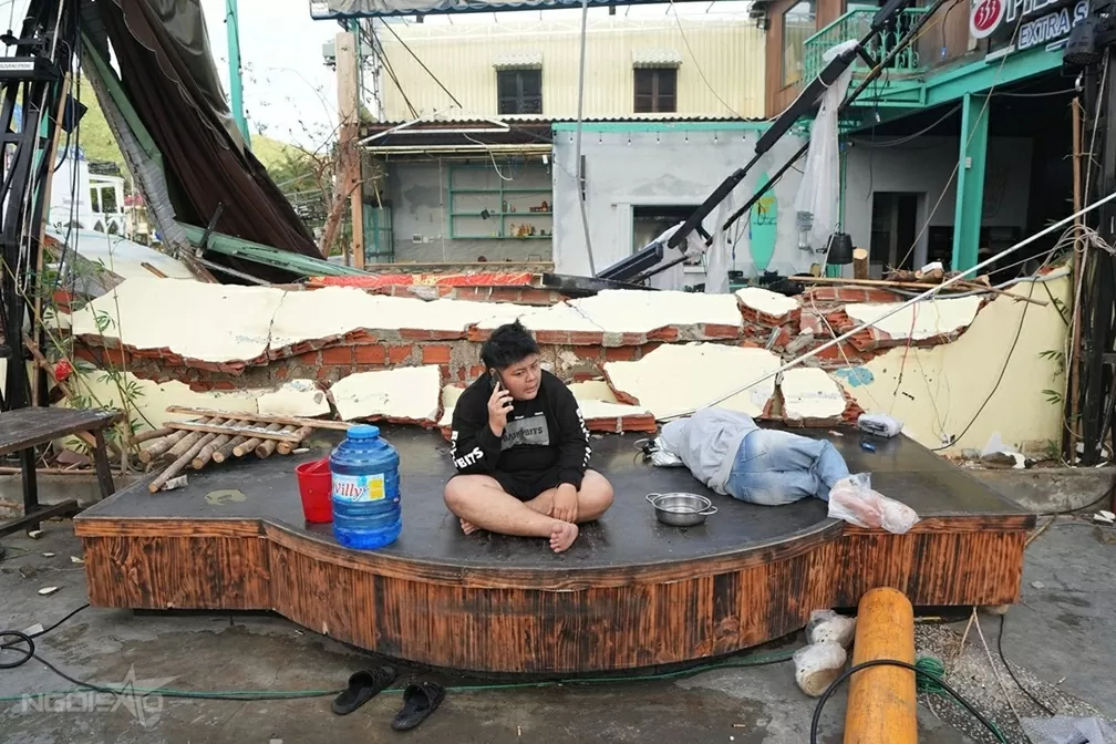 Gia Lai: Nhà cửa, đường phố tan hoang sau 5 giờ bão Kalmaegi quần thảo