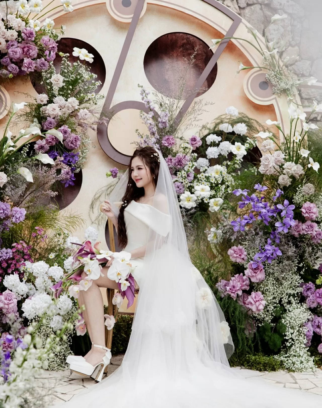 Ngọc Huyền đẹp rạng ngời bên cạnh chú rể Đình Tú Ngọc Huyền đẹp rạng ngời bên cạnh chú rể Đình Tú