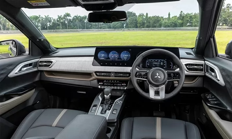 Khoang lái của Mitsubishi Xforce HEV 2026 gần như không thay đổi so với bản xăng tiêu chuẩn.