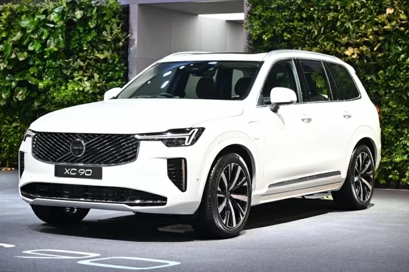 Thêm một cái tên đáng chú ý trong danh sách ô tô mới ra mắt tháng 11 là Volvo XC90 2025. Thêm một cái tên đáng chú ý trong danh sách ô tô mới ra mắt tháng 11 là Volvo XC90 2025.