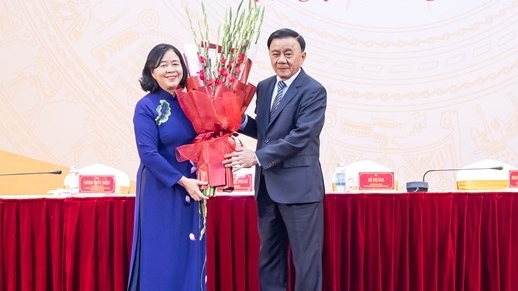 Bà Bùi Thị Minh Hoài giữ chức Chủ tịch Ủy ban Trung ương Mặt trận Tổ quốc Việt Nam khóa X