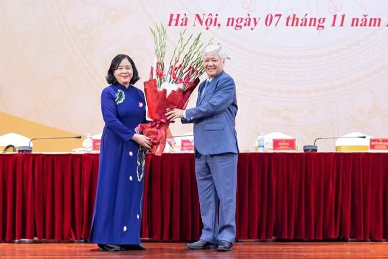 Bà Bùi Thị Minh Hoài giữ chức Chủ tịch Ủy ban Trung ương Mặt trận Tổ quốc Việt Nam khóa X Bà Bùi Thị Minh Hoài giữ chức Chủ tịch Ủy ban Trung ương Mặt trận Tổ quốc Việt Nam khóa X