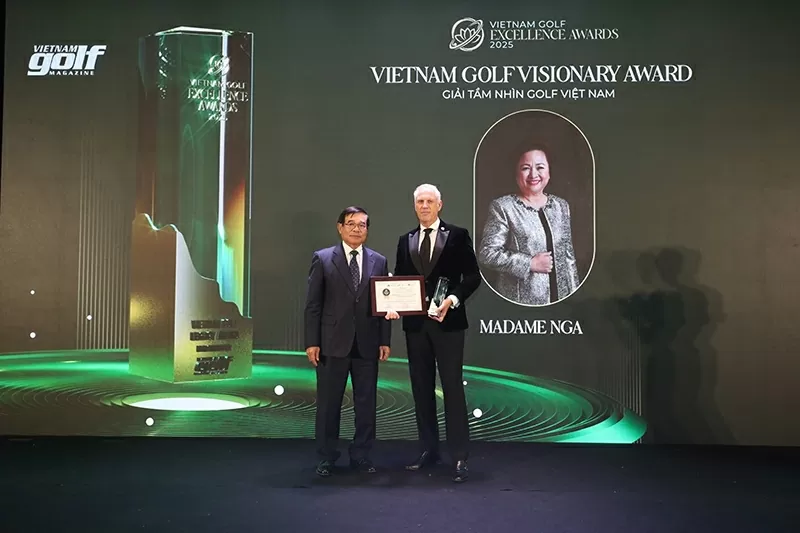 Bà Nguyễn Thị Nga được vinh danh với giải thưởng “Tầm nhìn golf Việt Nam” tại Vietnam Golf Excellence Awards 2025