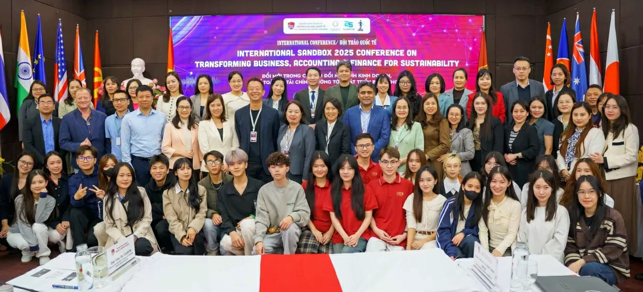 SANDBOX 2025: Đổi mới tư duy quản trị để thích ứng kỷ nguyên chuyển đổi kép SANDBOX 2025: Đổi mới tư duy quản trị để thích ứng kỷ nguyên chuyển đổi kép