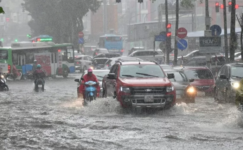 Dự báo thời tiết ngày 8-9/11: Nhiều vùng biển có mưa dông, gió mạnh; nguy cơ lũ quét, sạt lở đất ở từ Nghệ An, Quảng Trị và Lâm Đồng. (Nguồn: Nhân dân)
