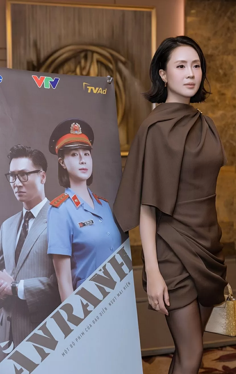 Nhan sắc gợi cảm của Hồng Diễm - nữ chính phim Lằn ranh