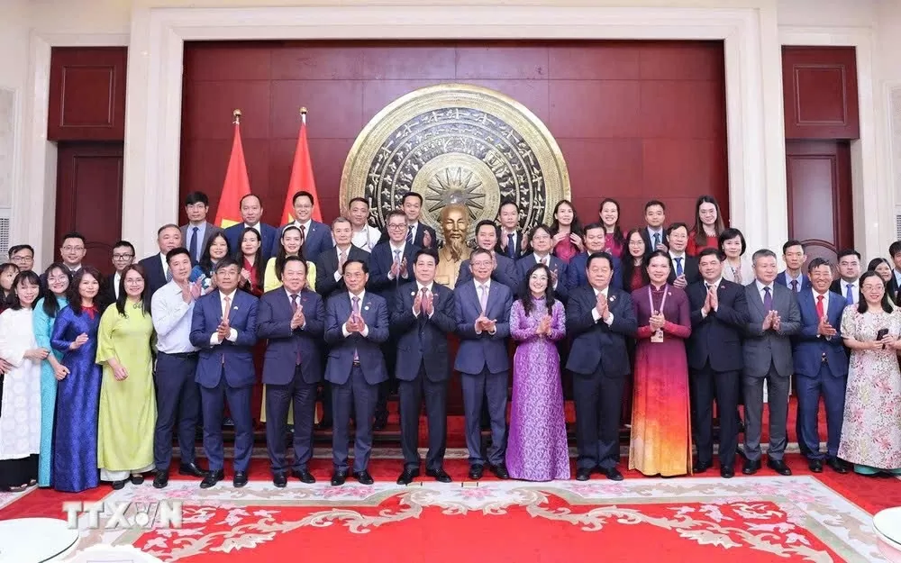 Quyết tâm thi đua đổi mới sáng tạo, cùng đất nước bước vào kỷ nguyên mới Quyết tâm thi đua đổi mới sáng tạo, cùng đất nước bước vào kỷ nguyên mới