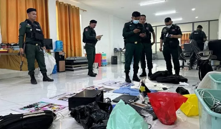 Ít nhất 658 nghi phạm lừa đảo trực tuyến đã bị lực lượng chức năng Campuchia bắt giữ Ít nhất 658 nghi phạm lừa đảo trực tuyến đã bị lực lượng chức năng Campuchia bắt giữ
